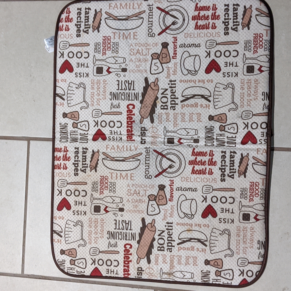 A drying dish mat